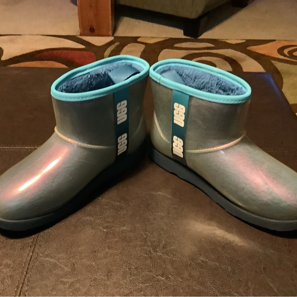 Waterproof UGG boots - Picture 2 of 7